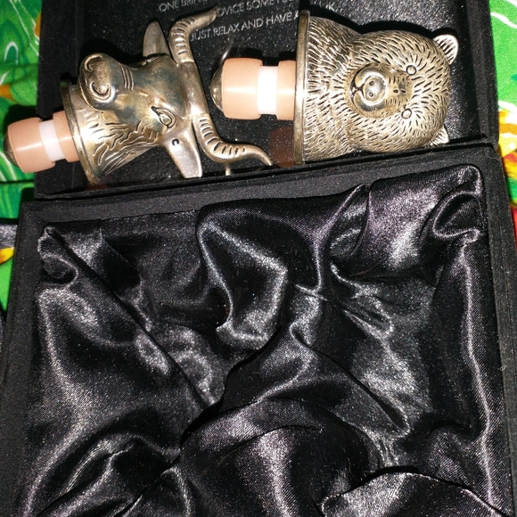 VINTAGE NEIMAN MARCUS STOCK MARKET BULL AND BEAR - Picture 11 of 12